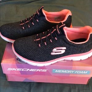 Sketchers women’s summit sneaker - size 8